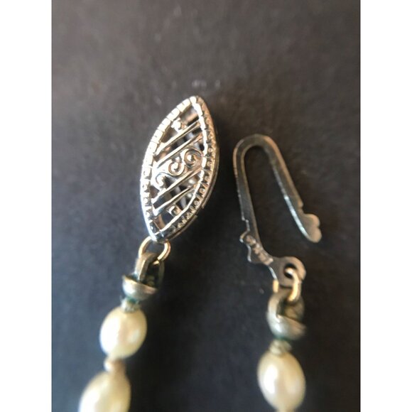 Classic Vintage Graduated Cultured Pearl Necklace With 14 Karat White Gold Clasp - Picture 6 of 8